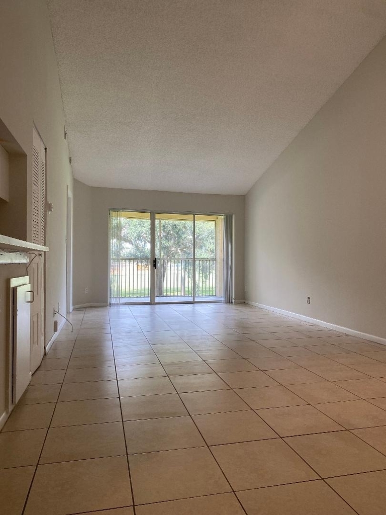 1095 Coral Club Drive - Photo 3