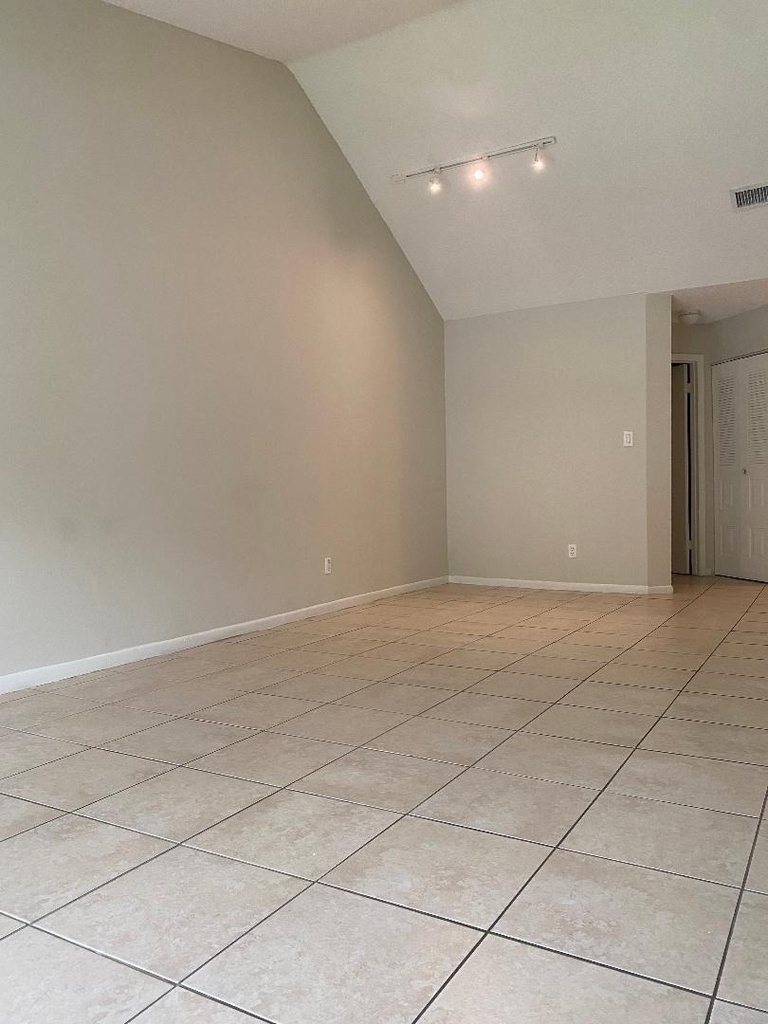 1095 Coral Club Drive - Photo 2