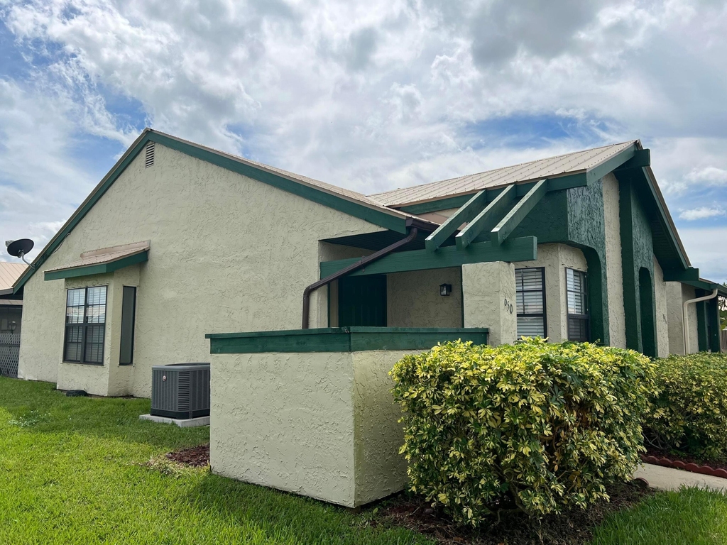650 Sw Veronica Avenue - Photo 1