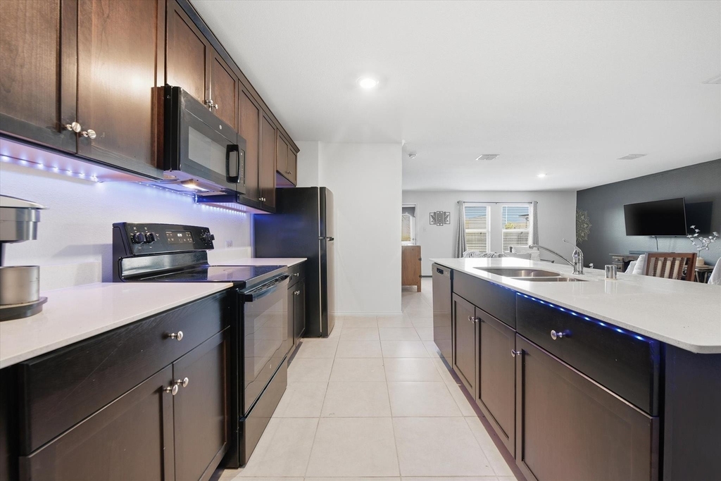 1393 Beach Drive - Photo 5