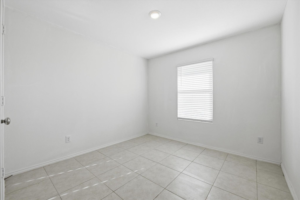 1393 Beach Drive - Photo 25