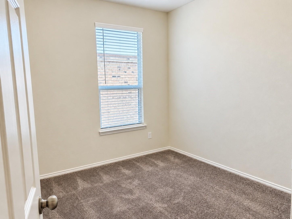 907 Chicadee Street - Photo 21