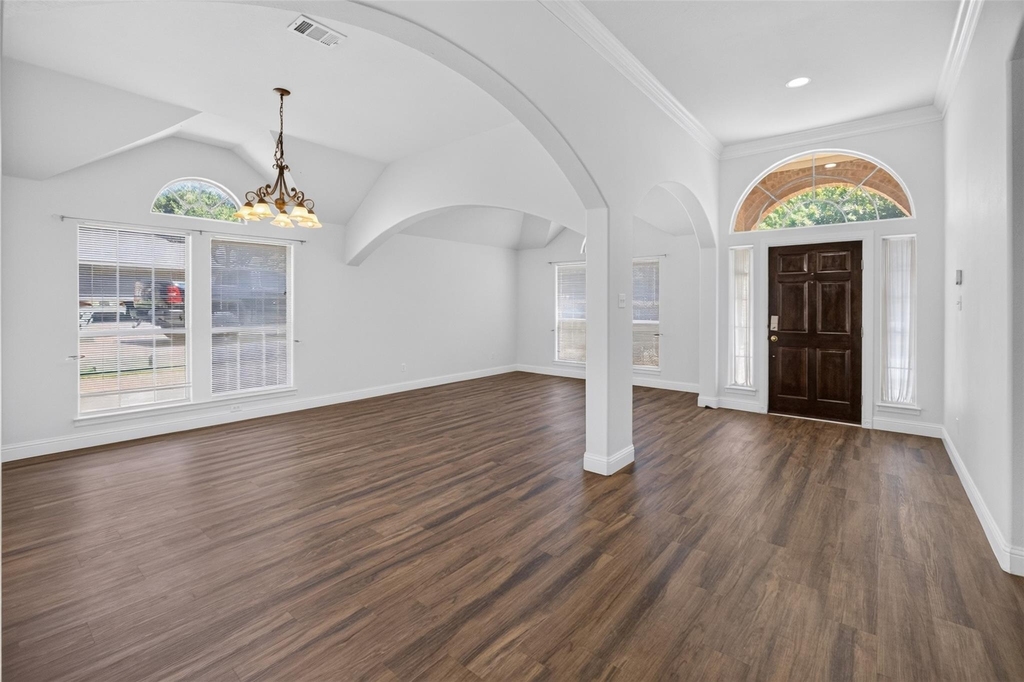 2921 Silvercrest Lane - Photo 3