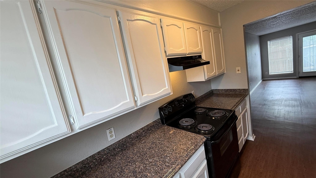 7808 Ashe Court - Photo 3