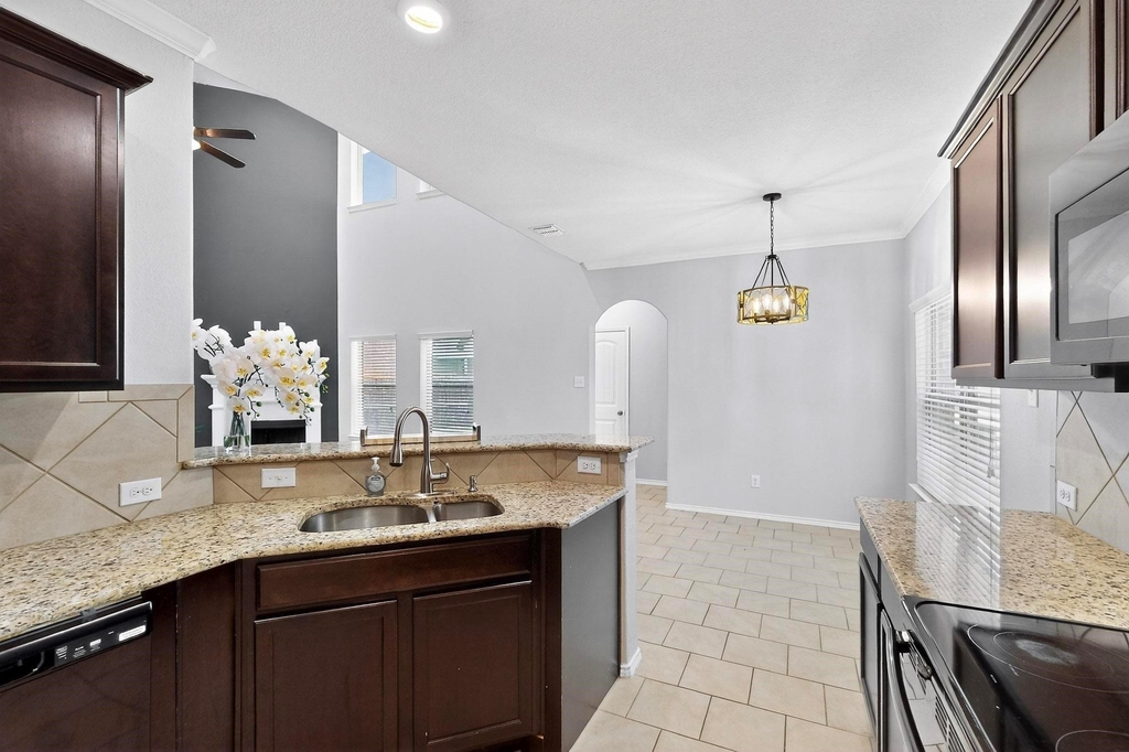 621 Big Horn Road - Photo 11
