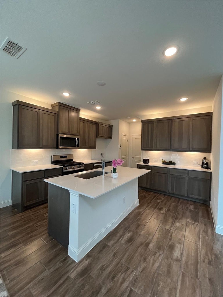 980 Emil Place - Photo 1