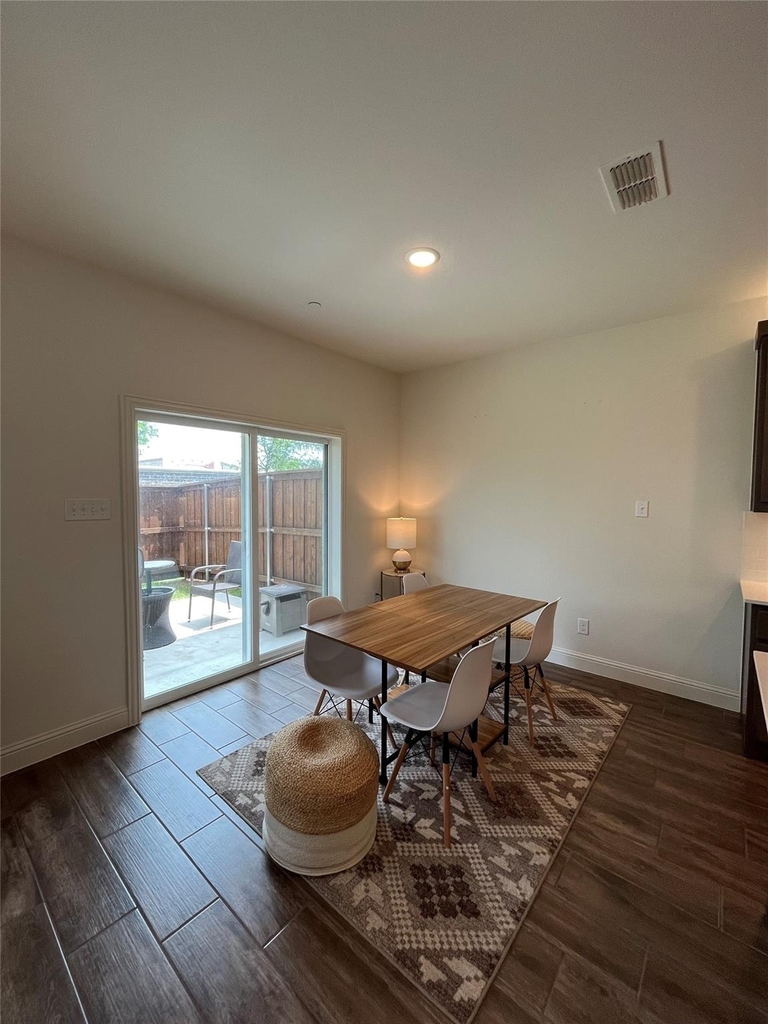 980 Emil Place - Photo 2
