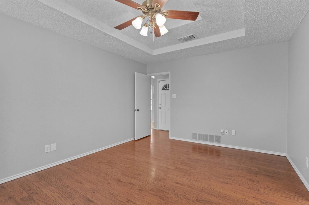 2812 Terry Court - Photo 12