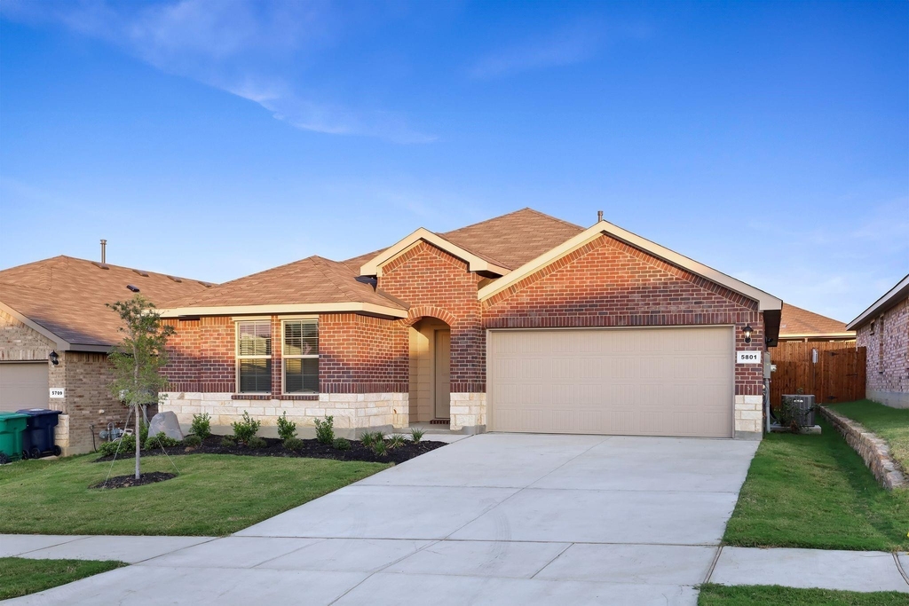 5801 Bull Creek Lane - Photo 0