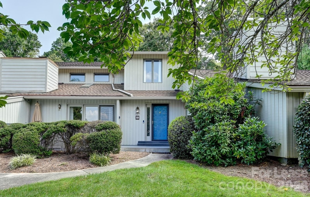 108 Cloverleaf Lane - Photo 0