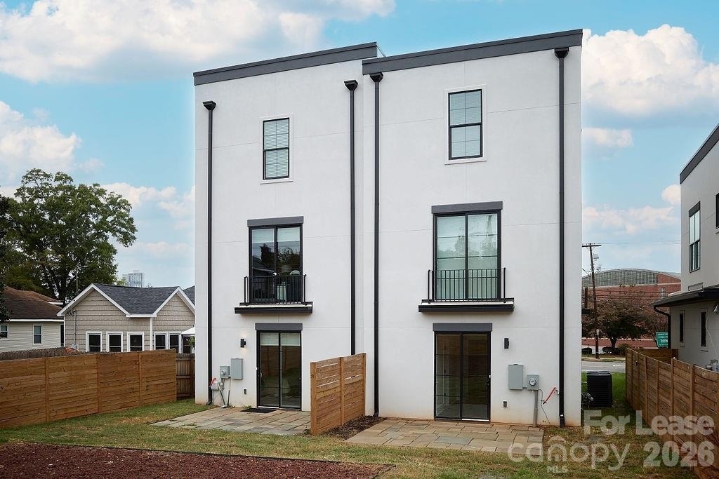1302 E 10th Street - Photo 15