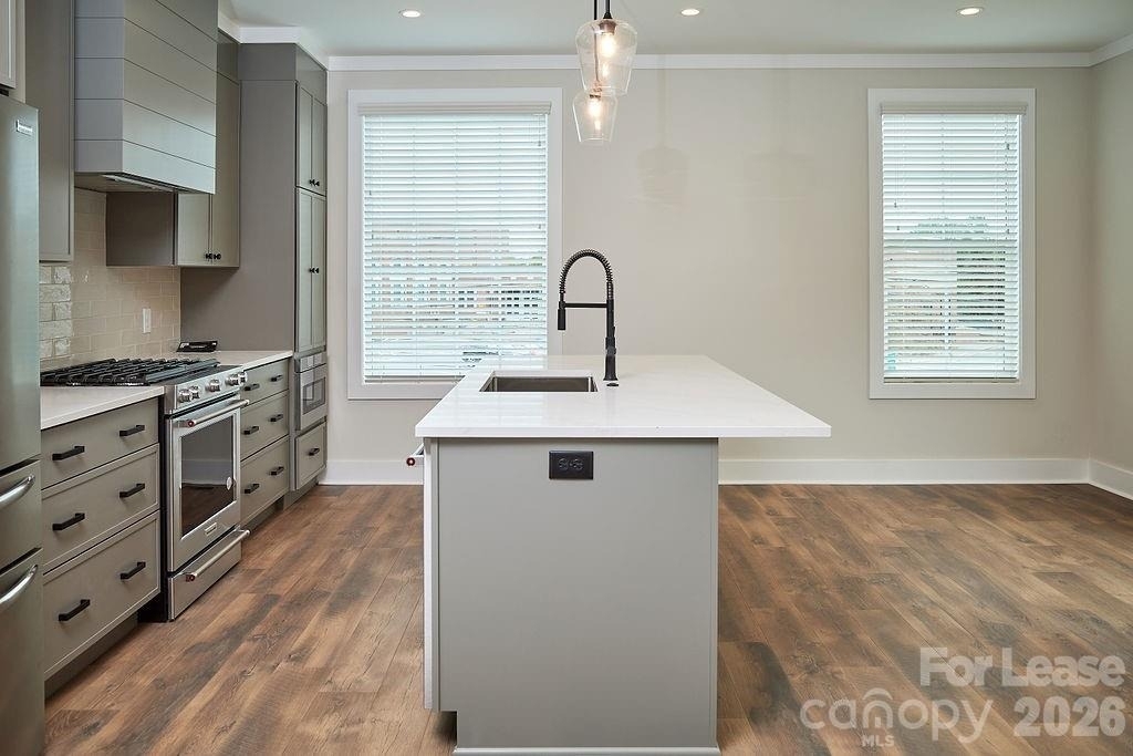 1302 E 10th Street - Photo 4