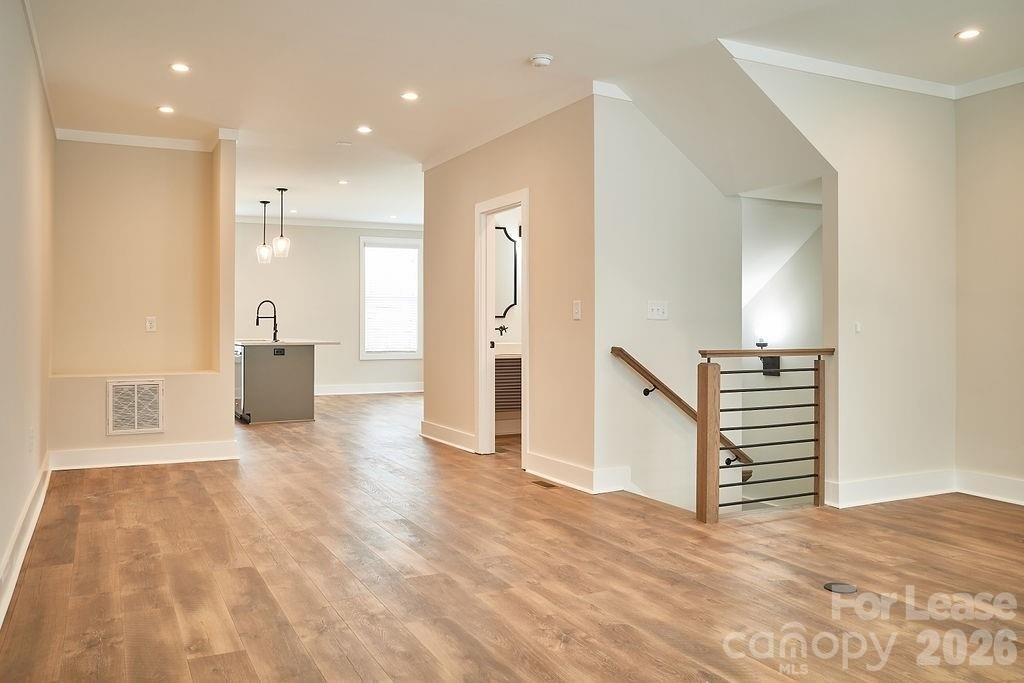 1302 E 10th Street - Photo 6