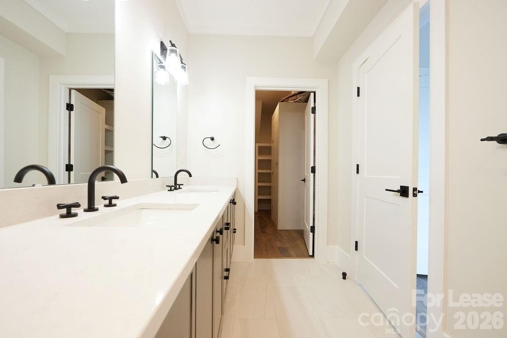 1302 E 10th Street - Photo 9