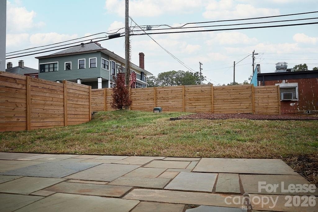 1300 E 10th Street - Photo 18