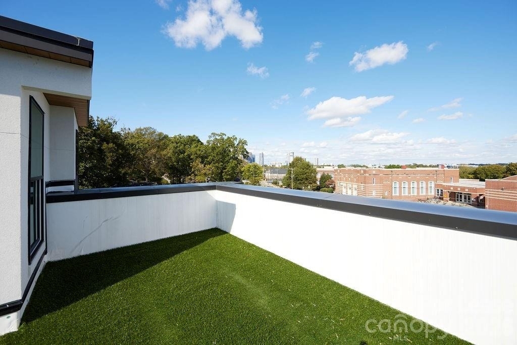 1300 E 10th Street - Photo 12
