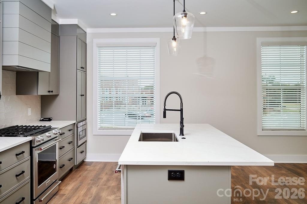 1300 E 10th Street - Photo 1