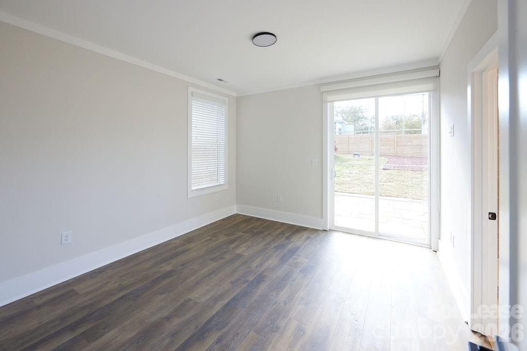 1300 E 10th Street - Photo 7