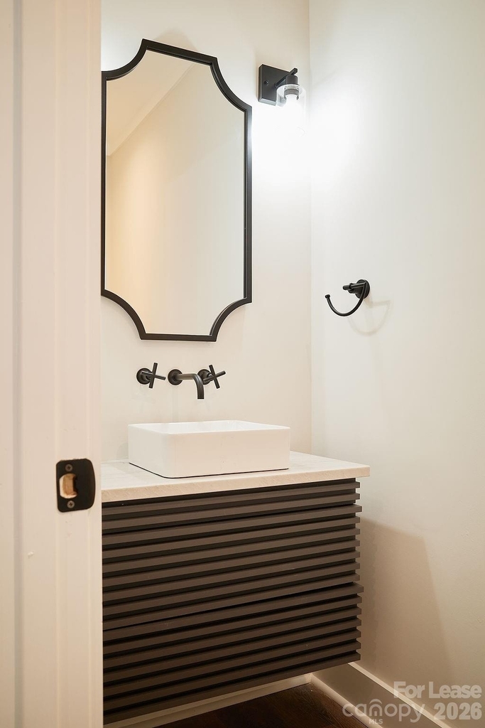 1300 E 10th Street - Photo 11