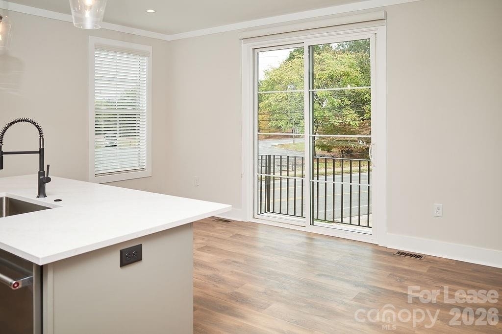 1300 E 10th Street - Photo 5