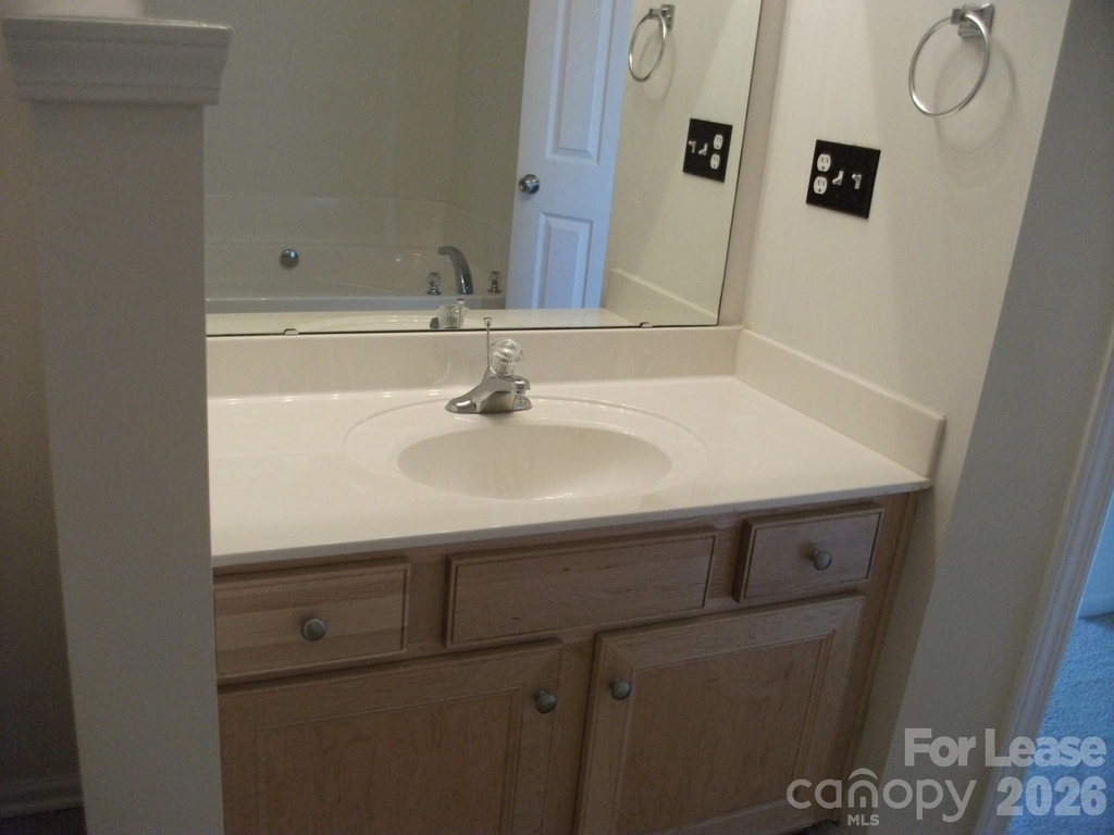 1510 Royal Auburn Avenue - Photo 7