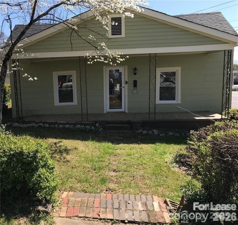 213 W King Street - Photo 0