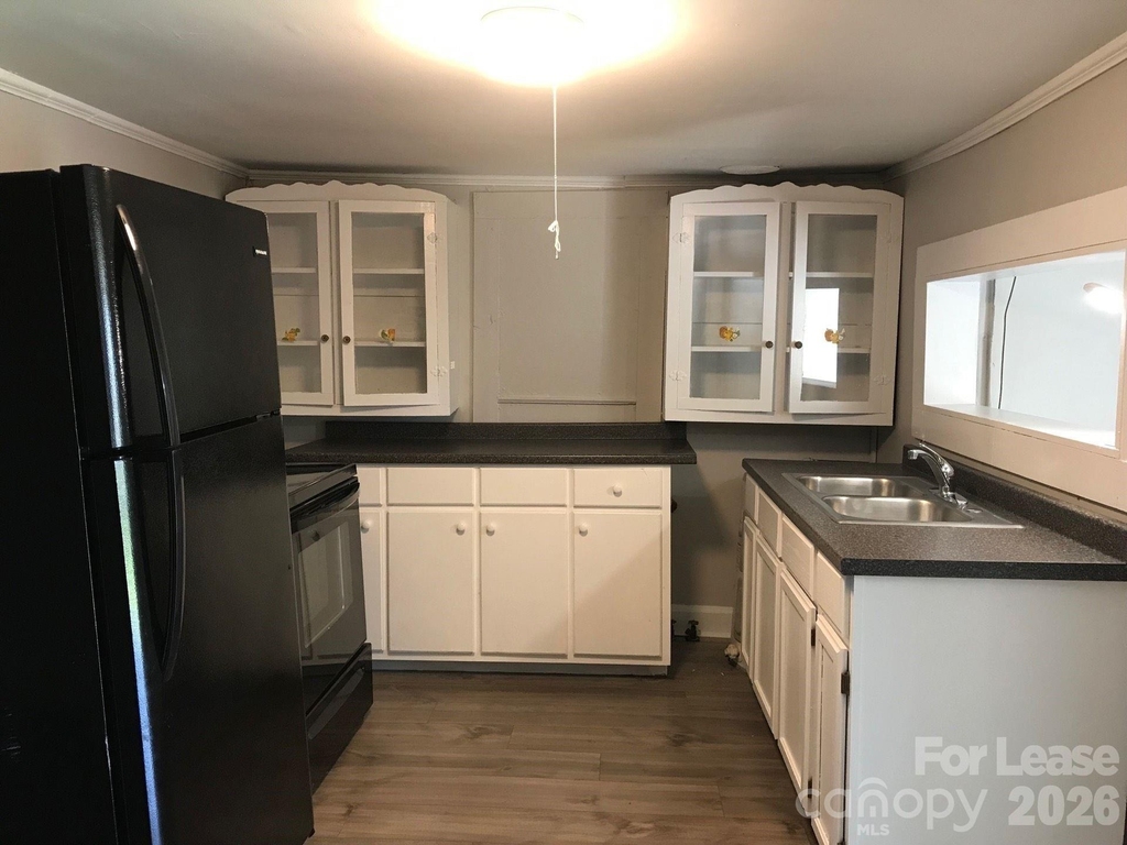 213 W King Street - Photo 2
