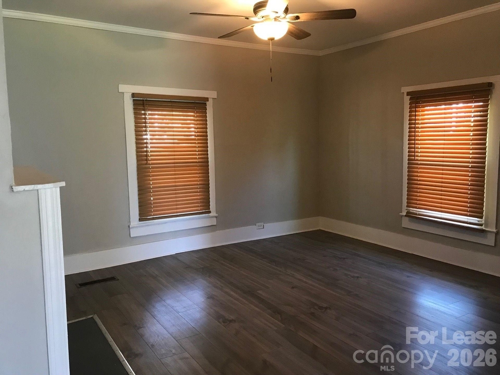 213 W King Street - Photo 1