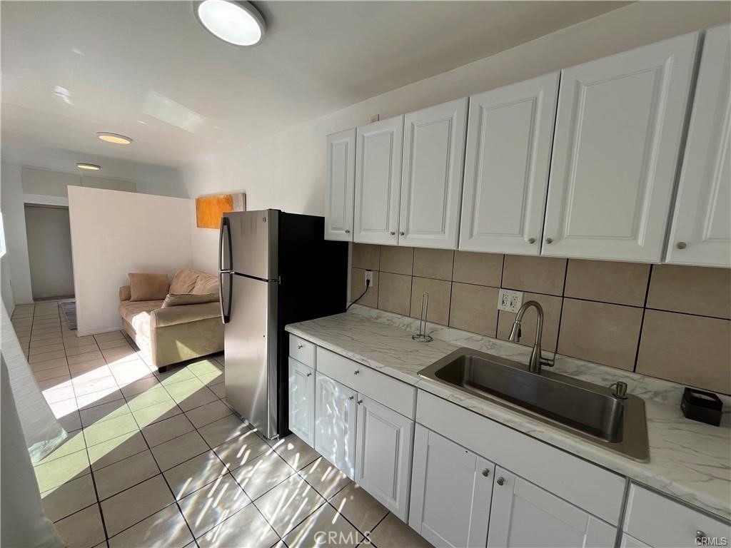 8561 Orion Av - Photo 2