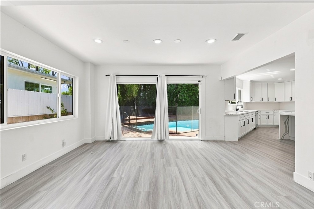 5527 Beckford Avenue - Photo 12
