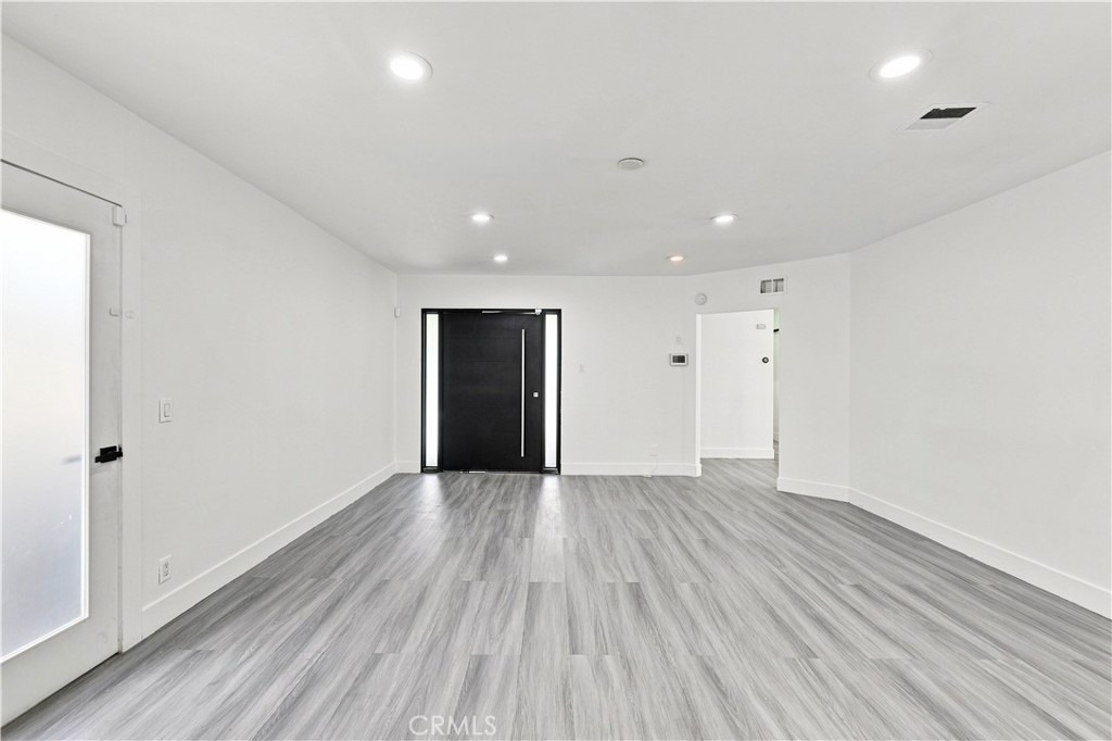 5527 Beckford Avenue - Photo 5