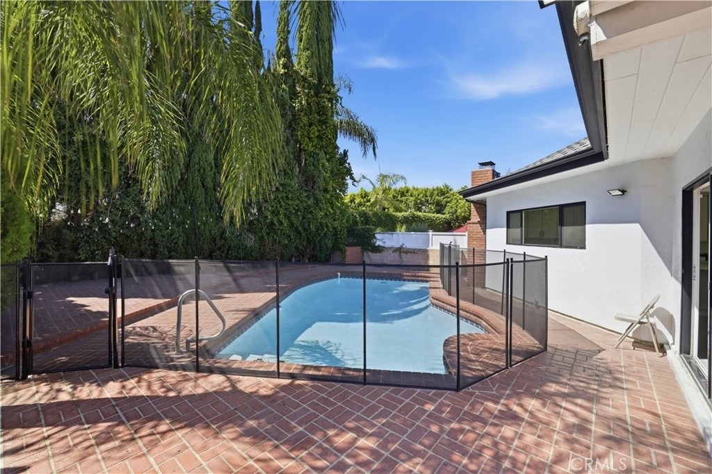 5527 Beckford Avenue - Photo 4