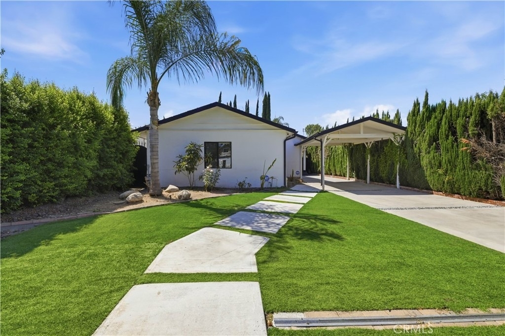 5527 Beckford Avenue - Photo 2