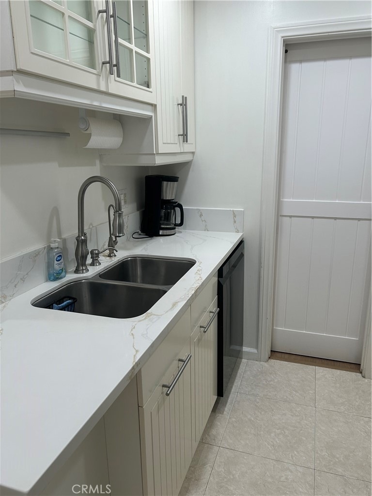 10600 Eastborne - Photo 7