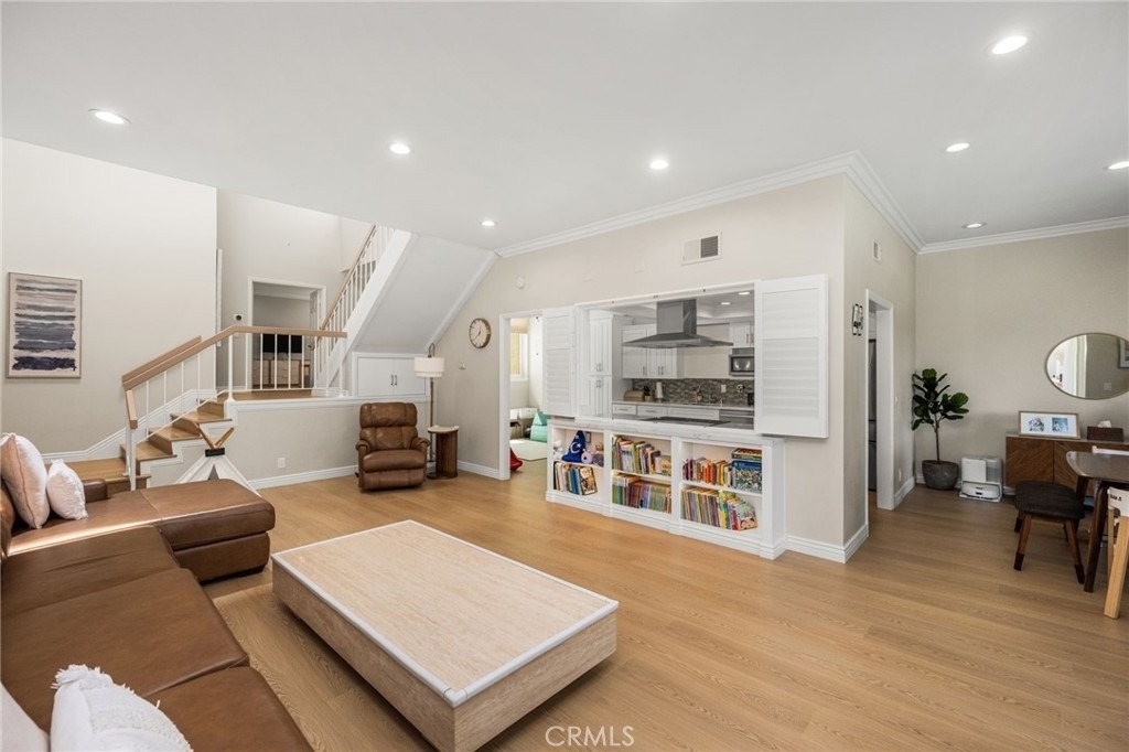 642 Colonial - Photo 13