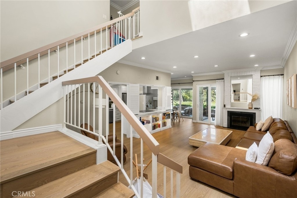 642 Colonial - Photo 9