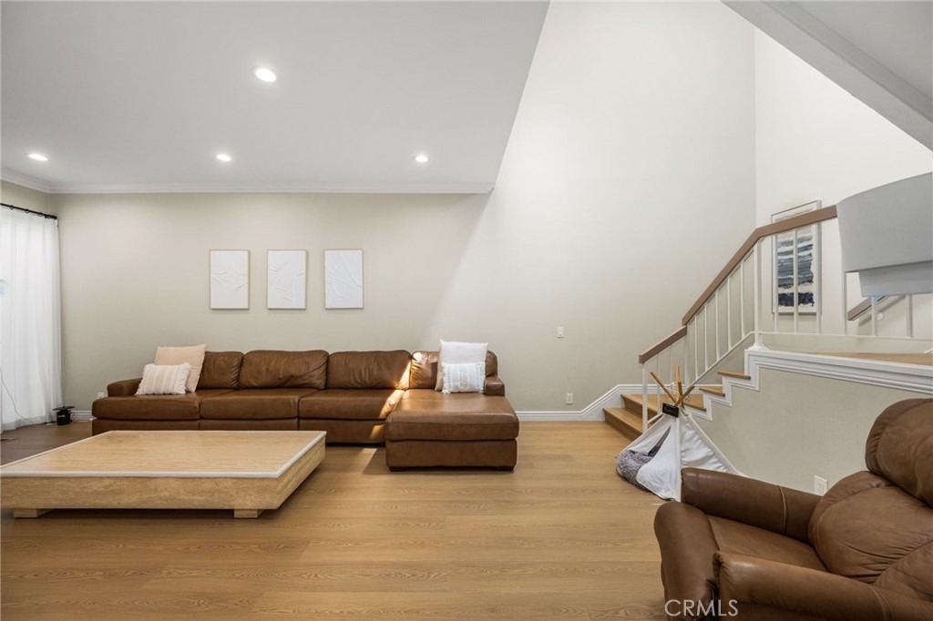642 Colonial - Photo 12