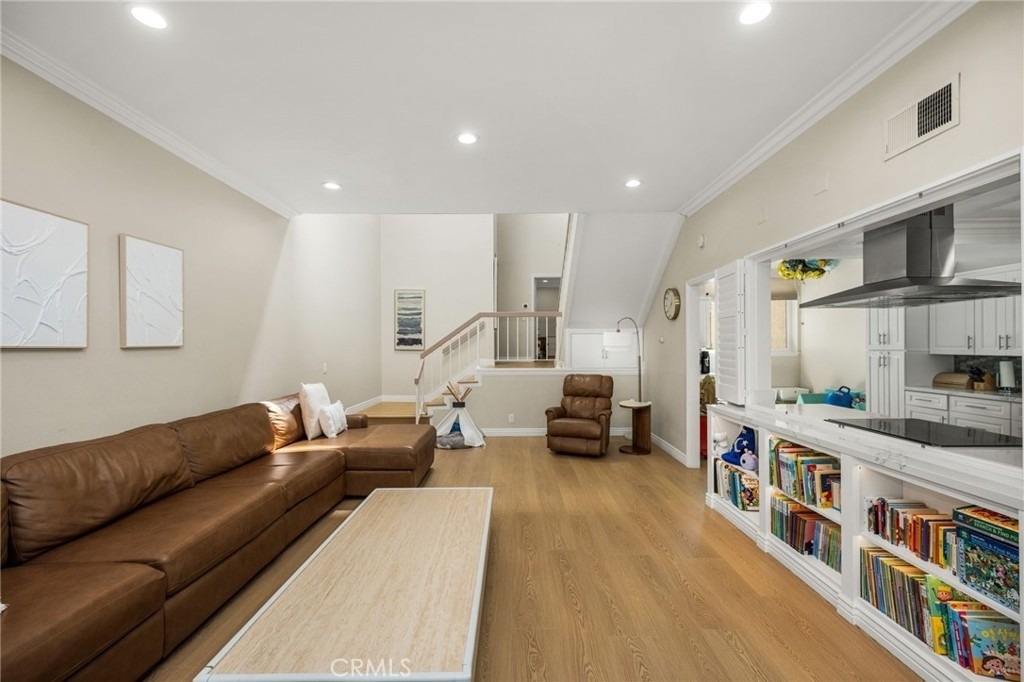 642 Colonial - Photo 14