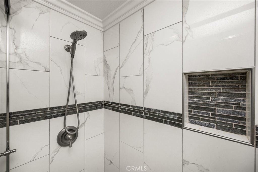 642 Colonial - Photo 48