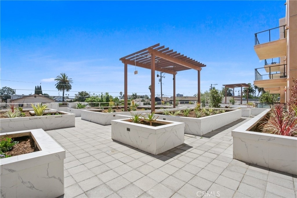 1598 Long Beach Boulevard - Photo 11
