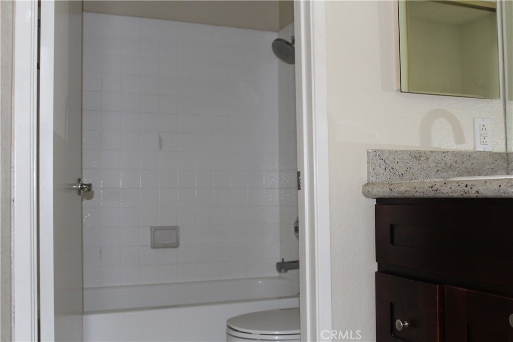 42 Columbia - Photo 6