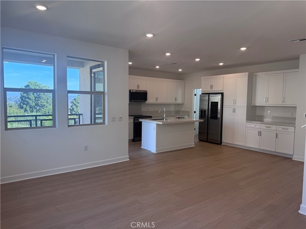300 Honeysuckle Way - Photo 4