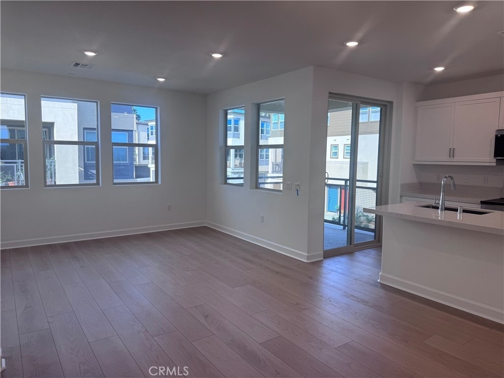 300 Honeysuckle Way - Photo 5