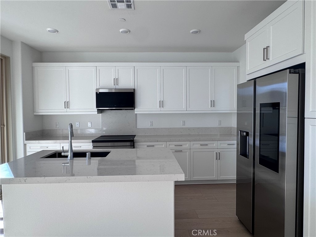 300 Honeysuckle Way - Photo 1