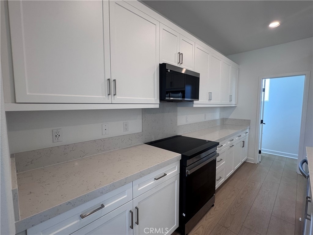 300 Honeysuckle Way - Photo 2