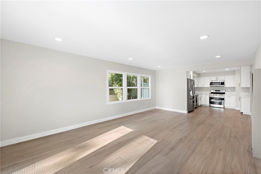 432 N Coast - Photo 2