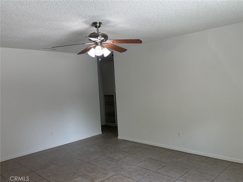 2545 Lime St - Photo 4