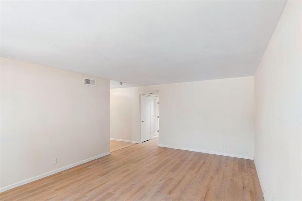 455 Maple Avenue - Photo 5