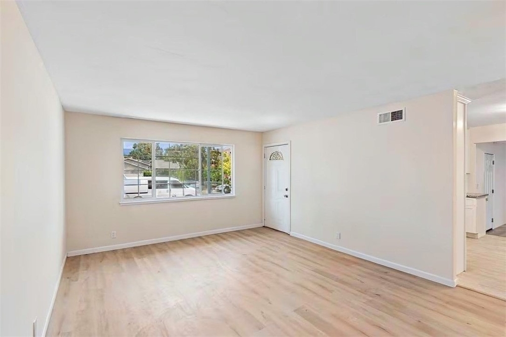 455 Maple Avenue - Photo 3