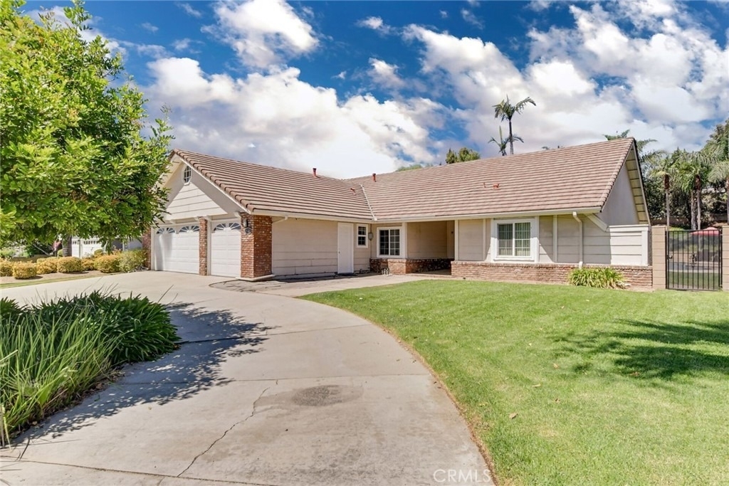 2123 Golden Hills - Photo 3